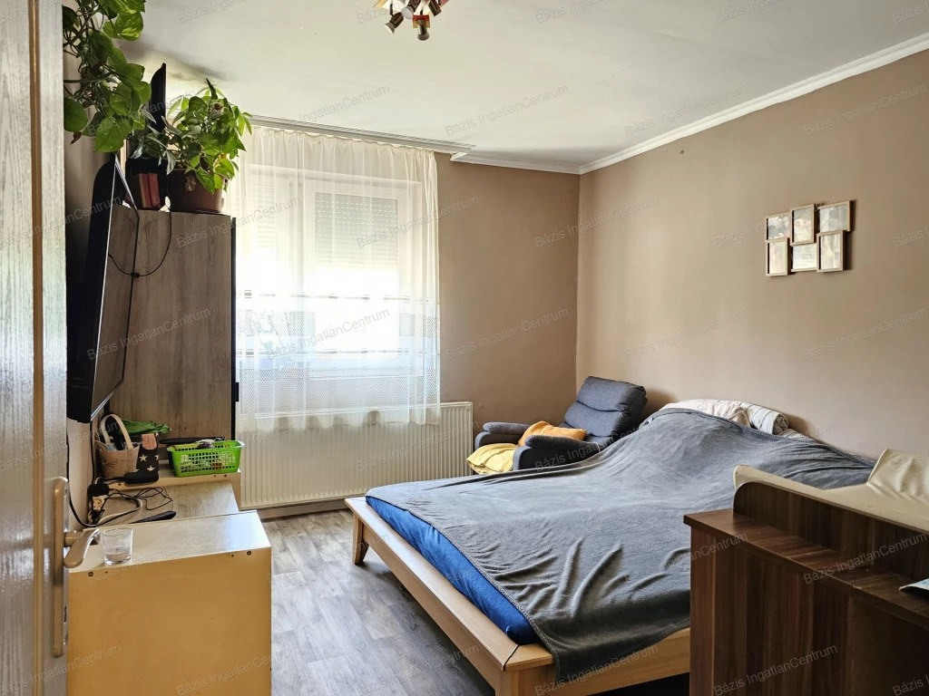 Császártöltésen két szoba + nappalis családi ház eladó
