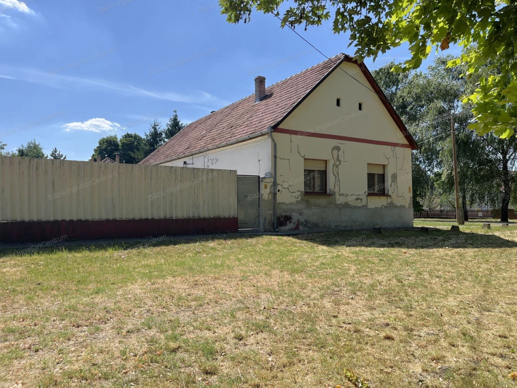 Kunbaján 150 nm-es felújított családi ház eladó