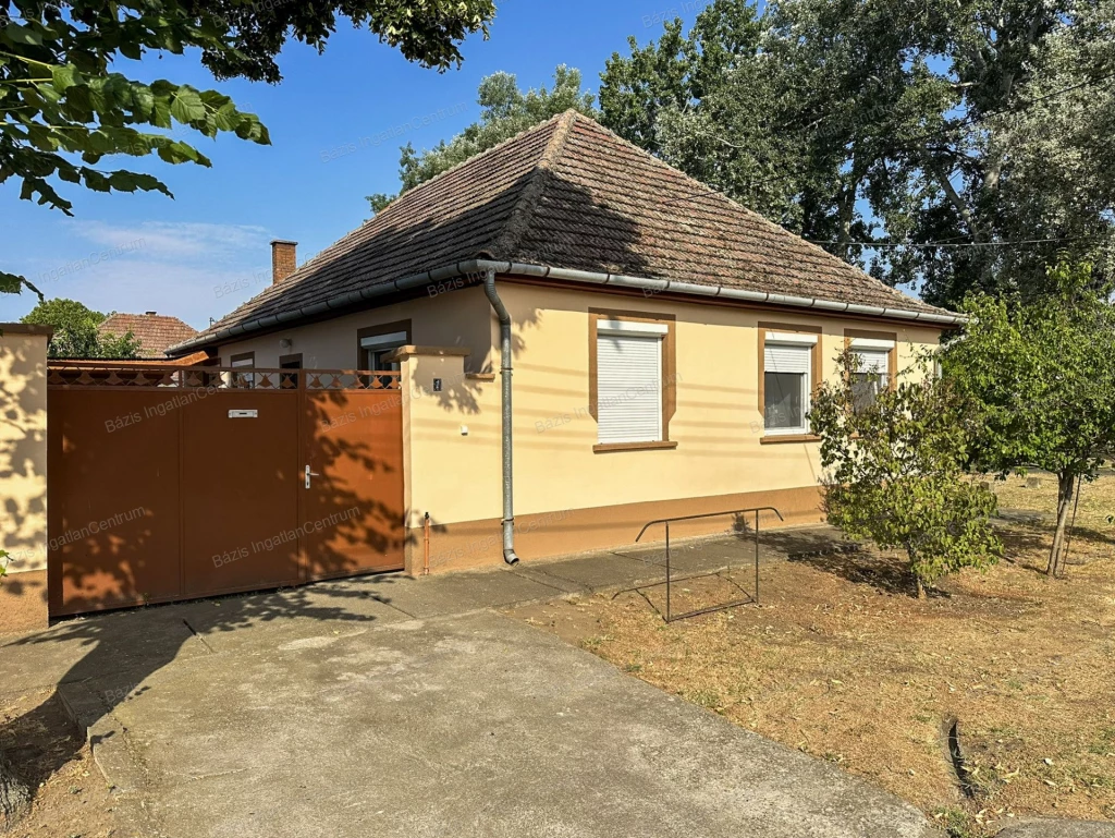 Kunbaján 91 m2-es családi ház eladó
