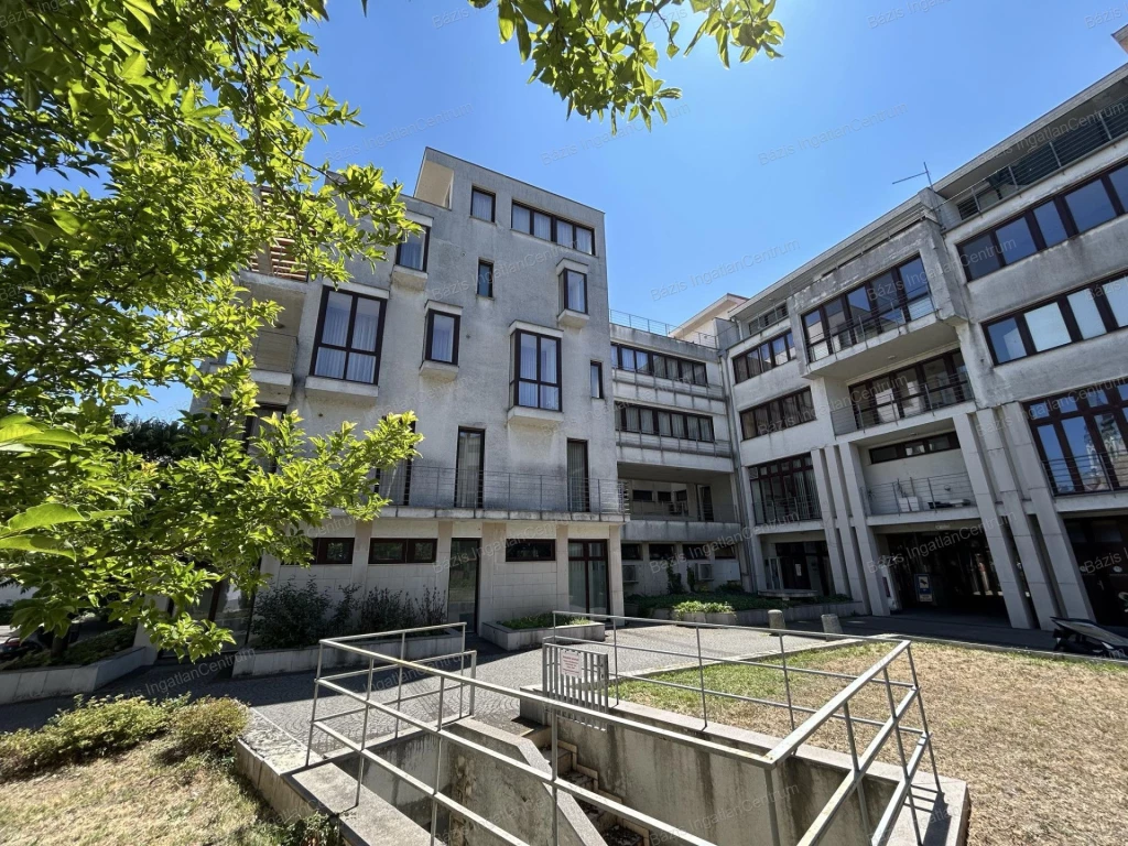 For sale brick flat, Baja, Belváros