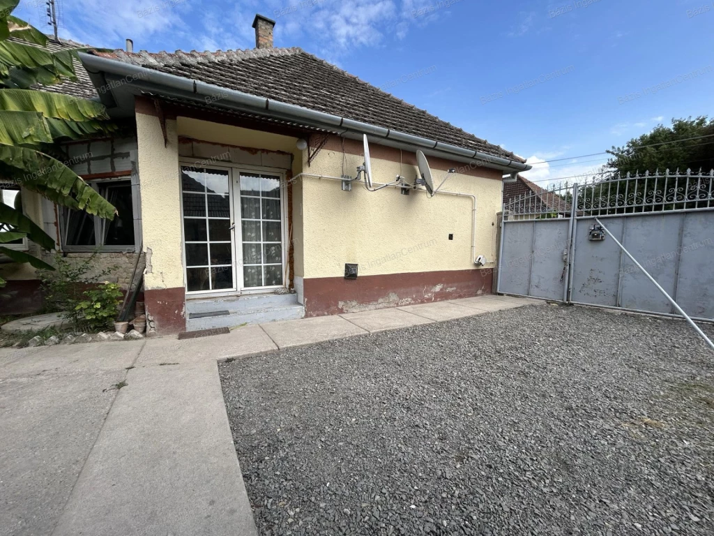 For sale house, Dávod