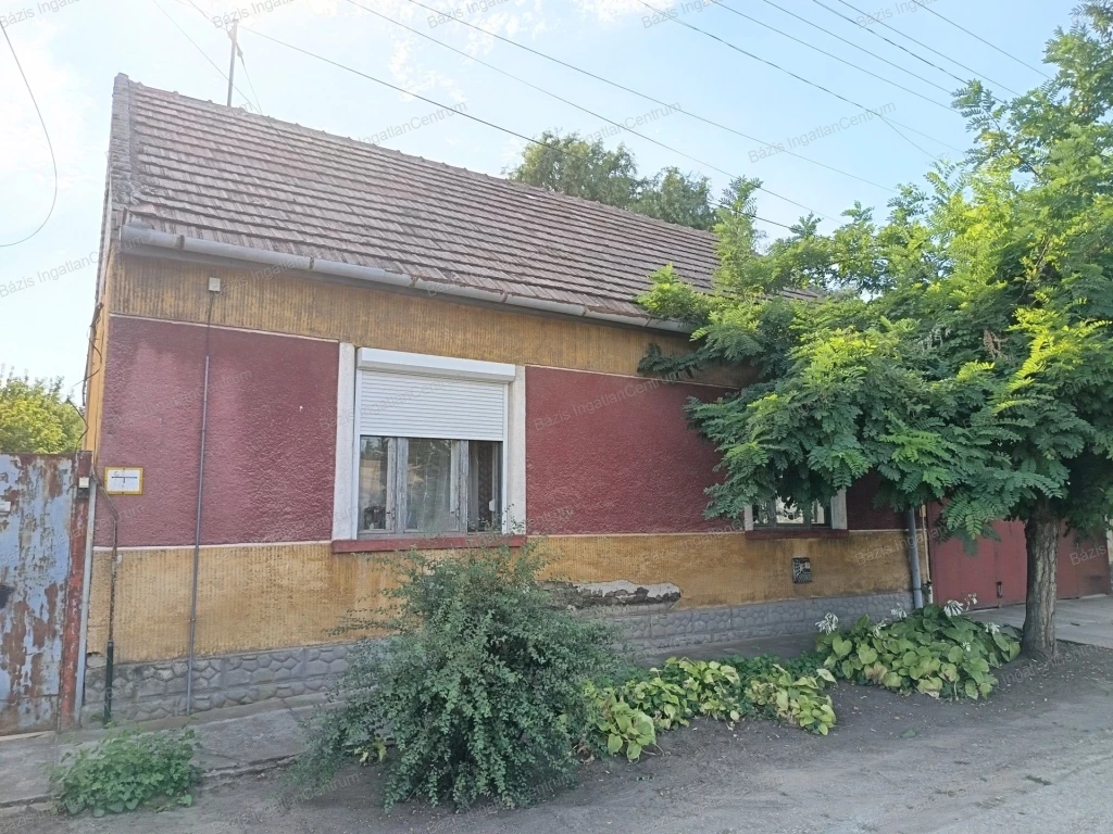Kiskunhalason kétgenerációs ház eladó