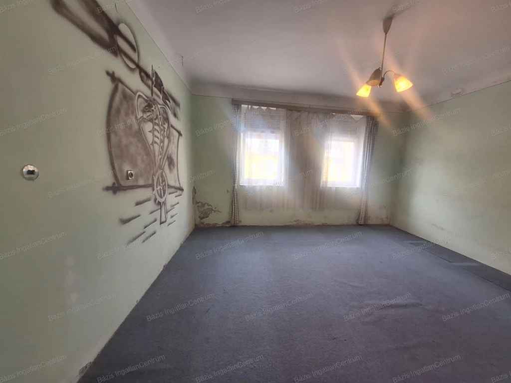 Baja, Kiscsávoly városrészben 50 m2-es házrész eladó saját udvarral