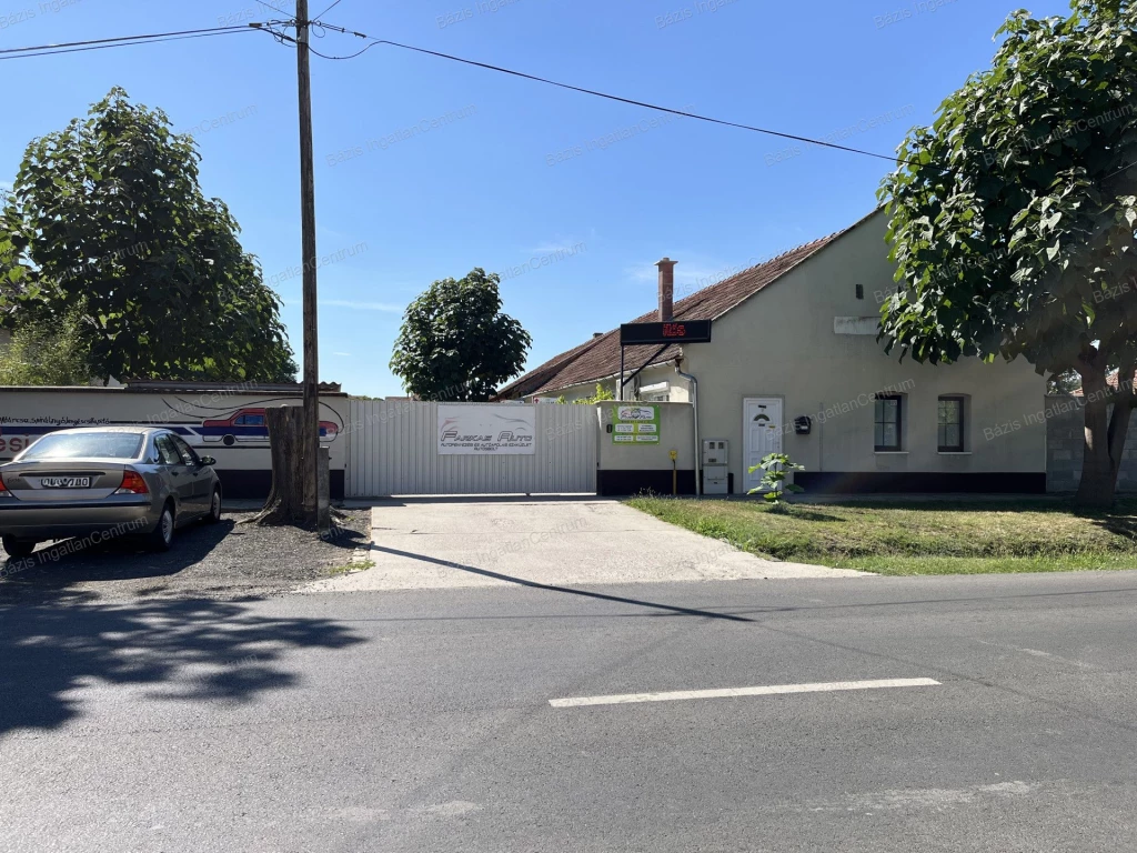 Bácsalmáson 183 nm-es, felújított családi ház eladó