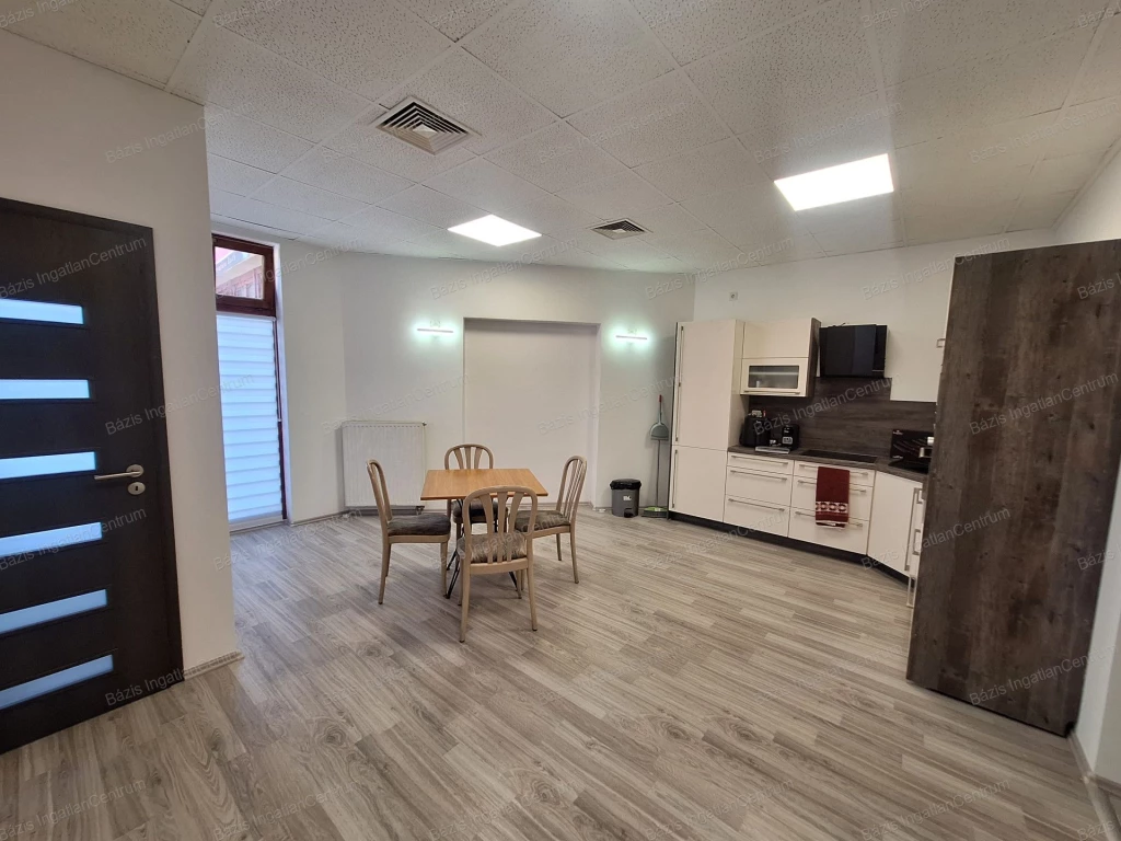 For sale brick flat, Baja, Belváros