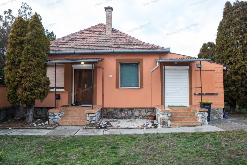 Garán családi ház külön apartmannal eladó