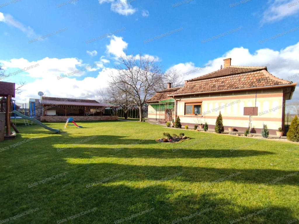 For sale grange, Bócsa