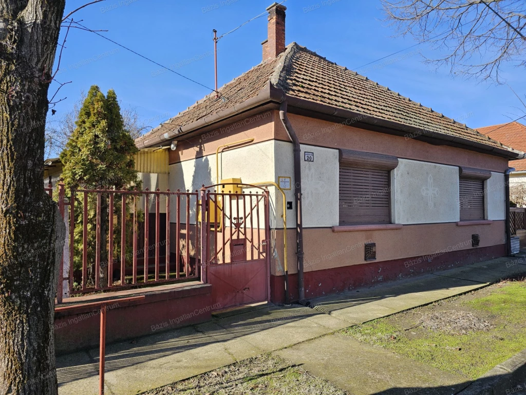 Kiskunhalas Felsővárosban kétgenerációs családi ház eladó
