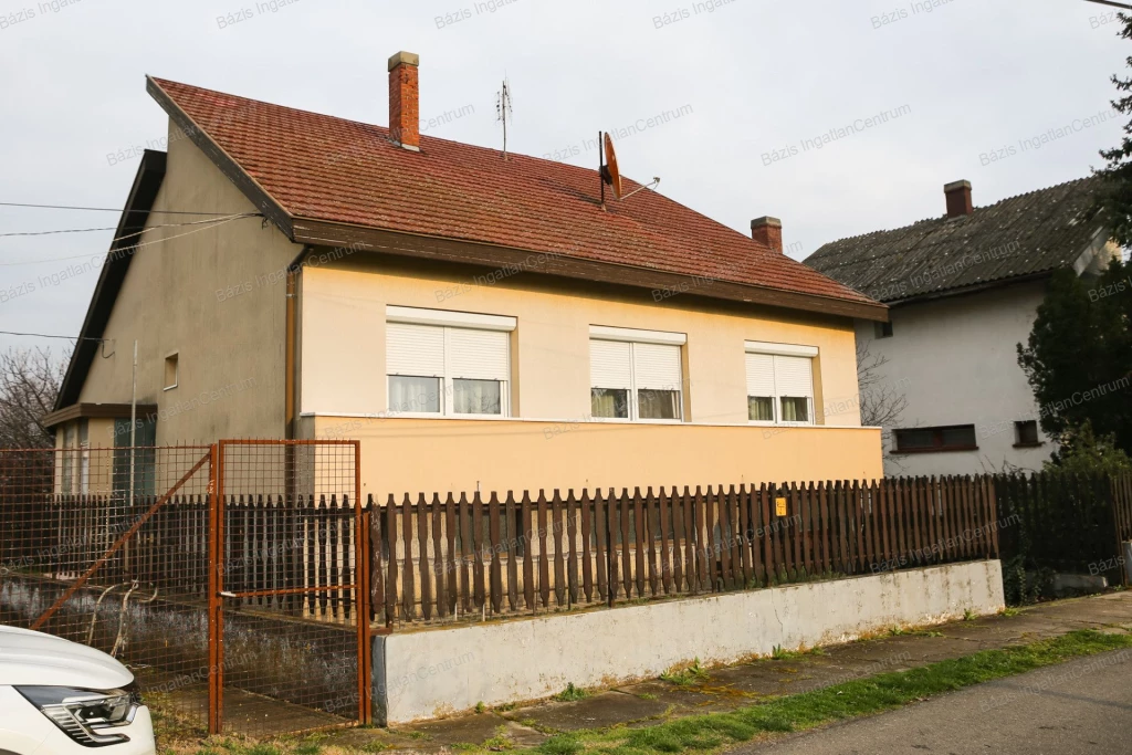 For sale house, Dávod