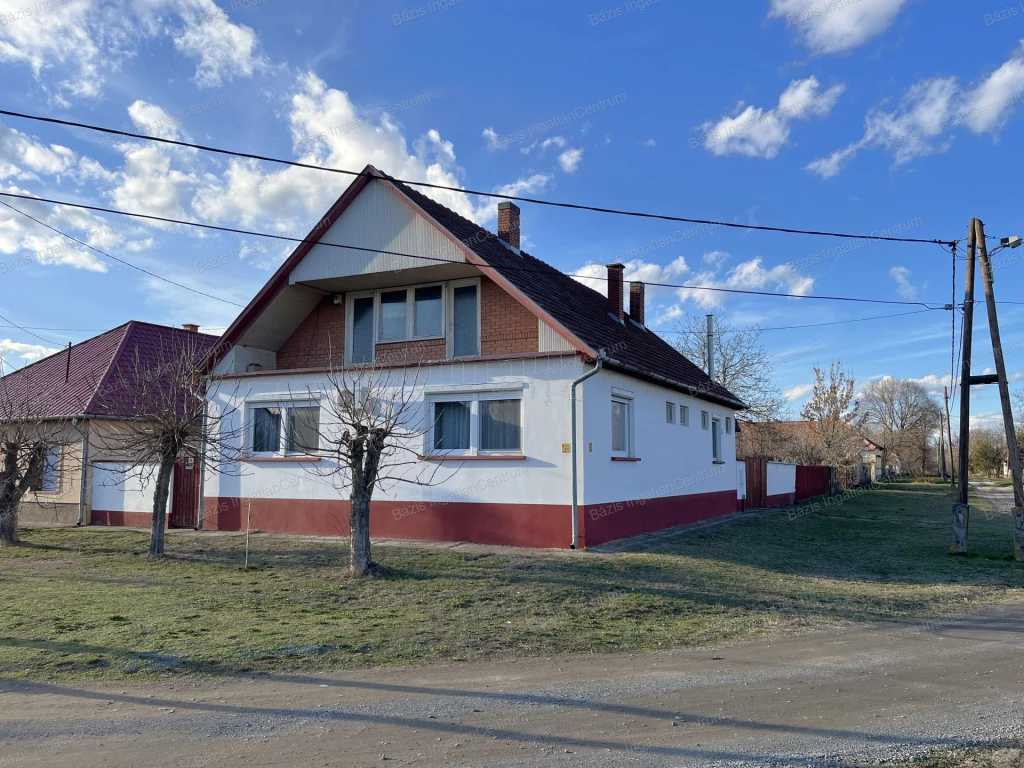 Kunbaján 110 nm-es családi ház eladó