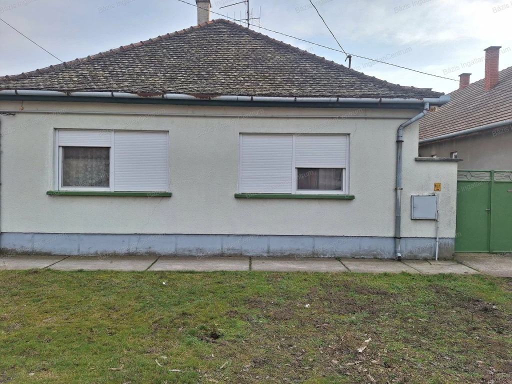 For sale house, Érsekcsanád