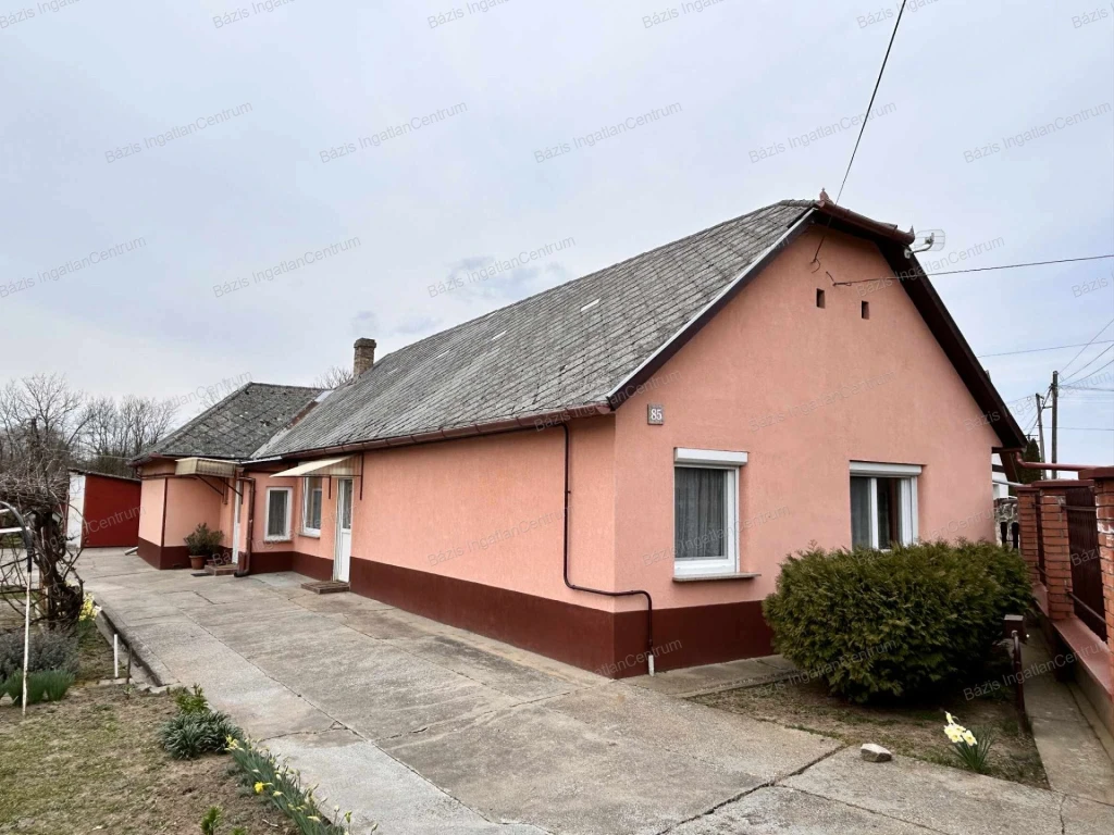 Hercegszántón 92 m2-es családi ház eladó, vagy bajai lakásra cserélhető