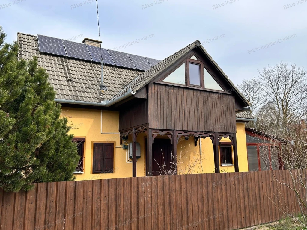 Nagybaracska, Füzes szigetén eladó egy gyönyörű családi ház