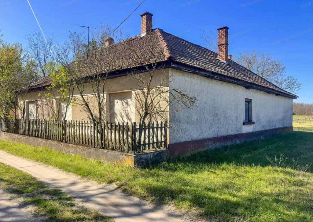 Kiskőrös, külterületén, 137 nm-es tanya eladó