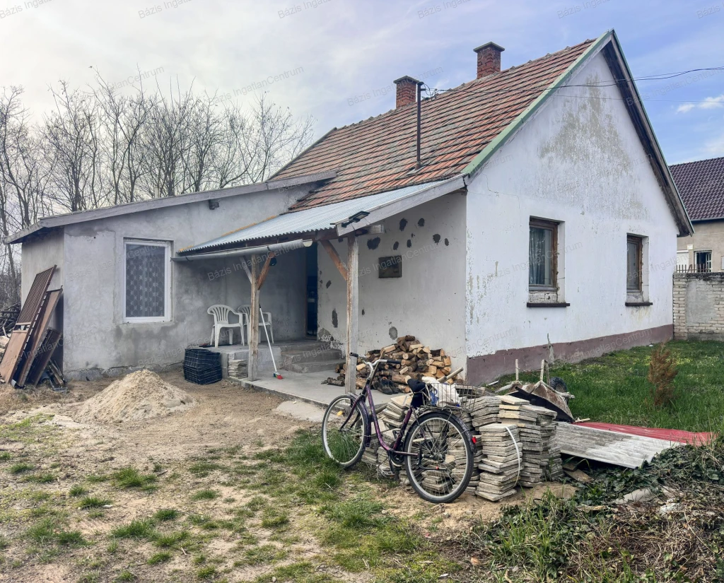 Jánoshalma, felújítandó, 63 nm-es családi ház eladó