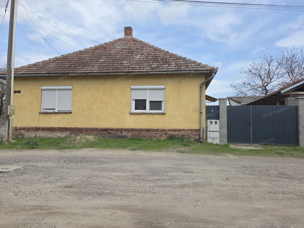 Jánoshalmán azonnal költözhető 116 nm-es családi ház eladó