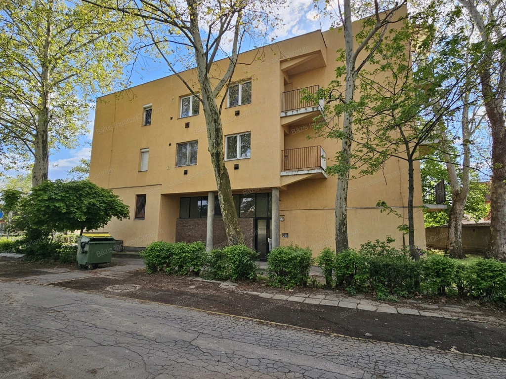 Kecskemét Szolnoki úton 2+1 szobás lakás eladó