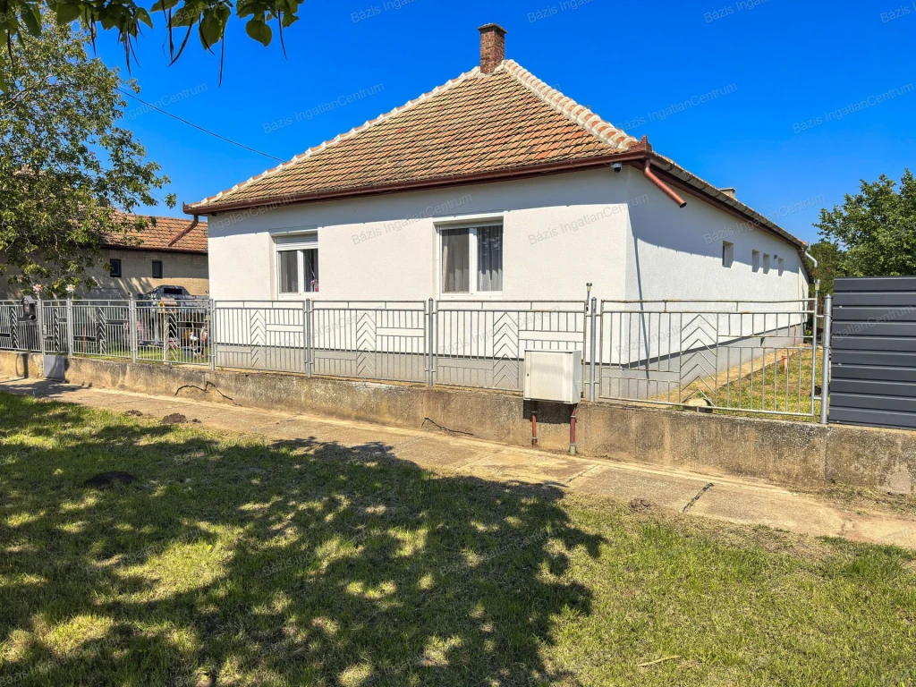 Kisszállás, felújított, 107 nm-es családi ház eladó