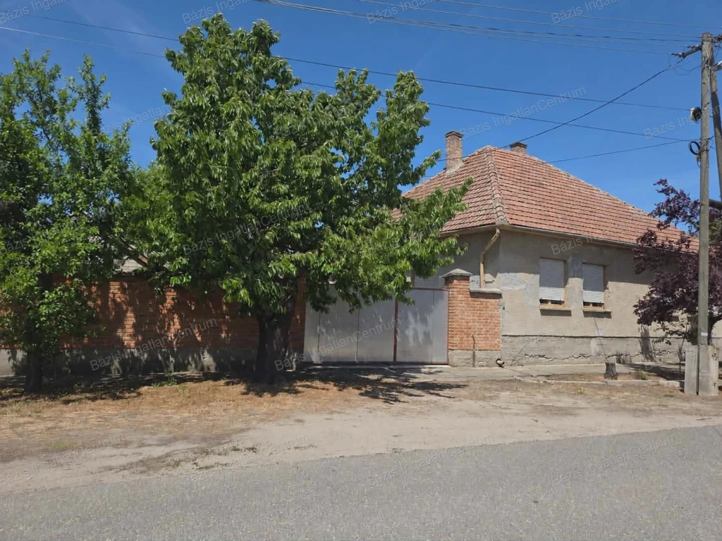 Jánoshalmán felújítandó, 113 m2-es családi ház eladó
