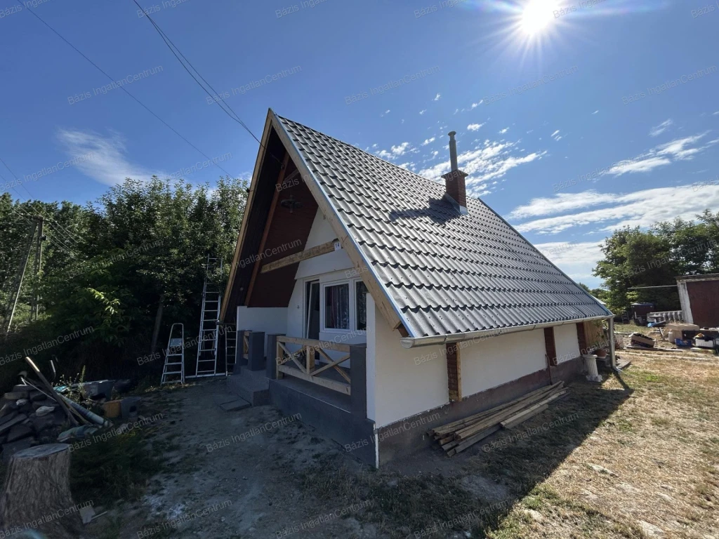 Strand közeli, téliesített nyaraló eladó Dávodon