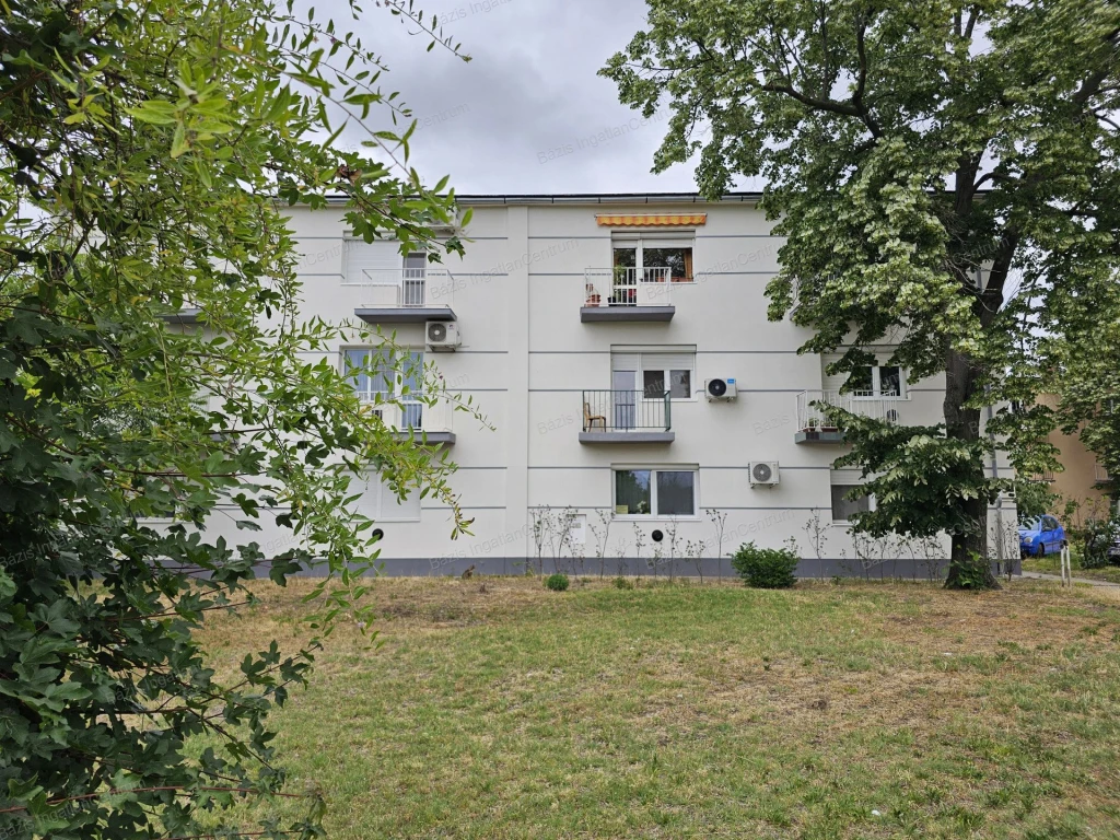 c3-1-name c2-19-name, Kiskőrös, Városközpont