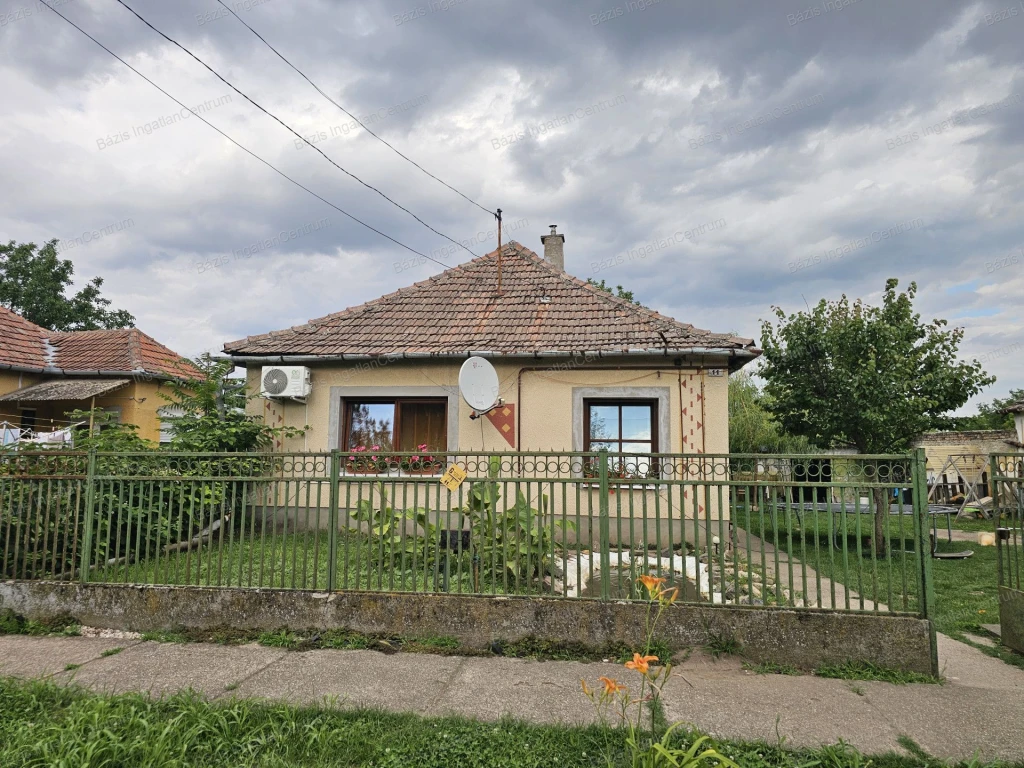 Mátételkén 95 m2-es, földszintes családi ház eladó
