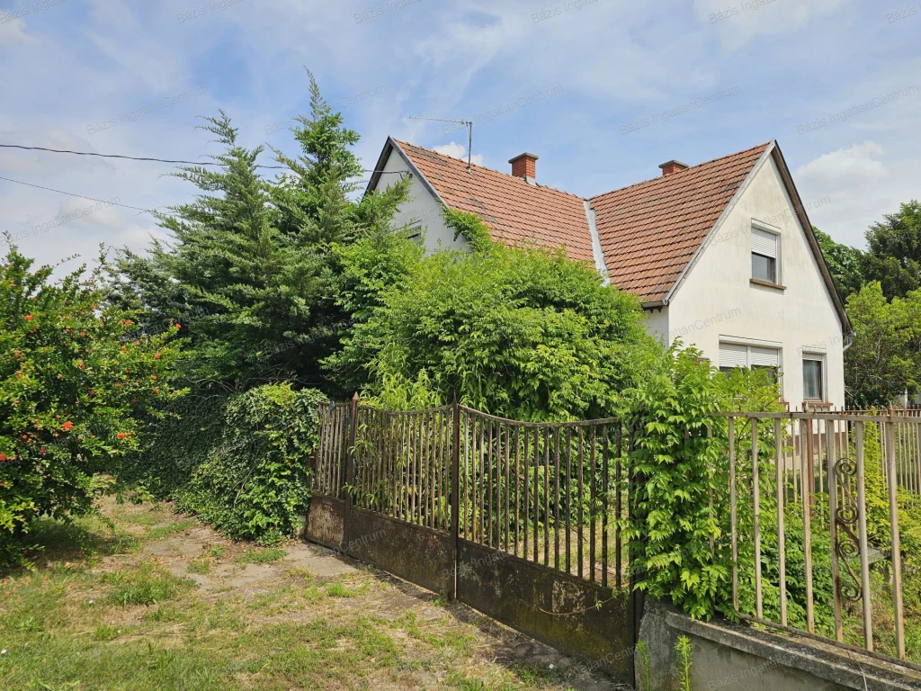 Mélykúton azonnal birtokba vehető, 152 m2-es, kétszintes családi ház eladó
