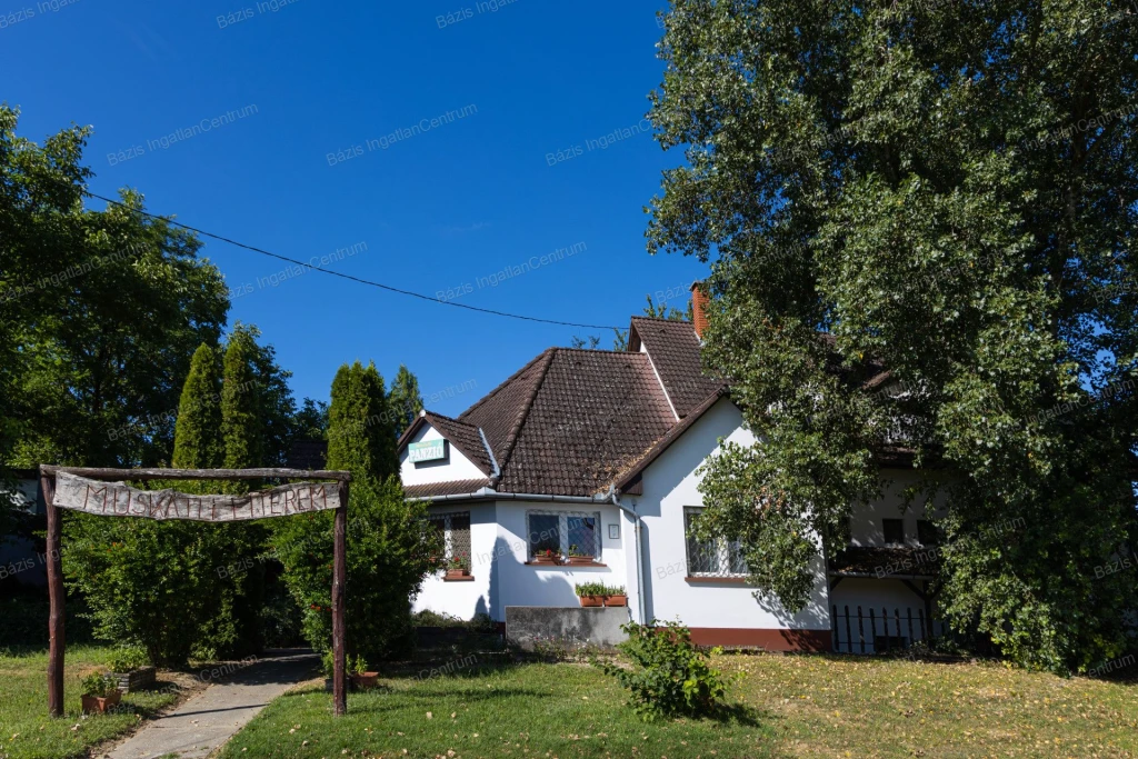 Nemesnádudvaron eladó családi ház/étterem/panzió