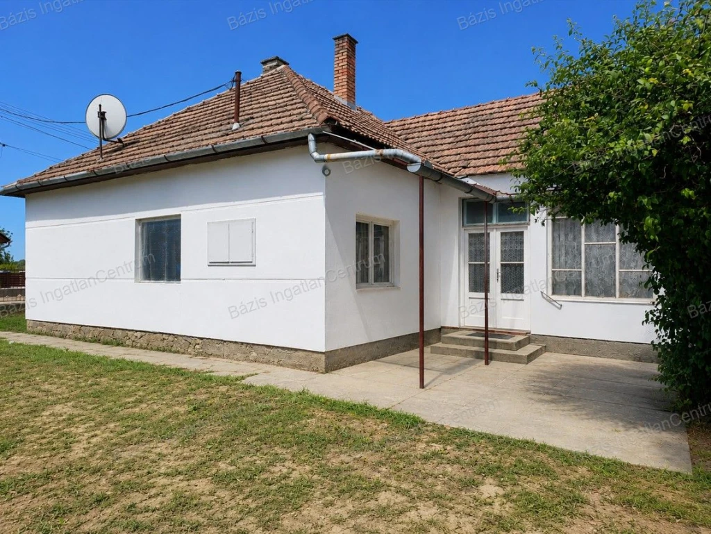 Dávodon családi ház remek adottságokkal eladó