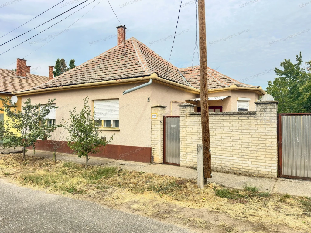 Borotán azonnal birtokba vehető, 99 nm-es családi ház eladó