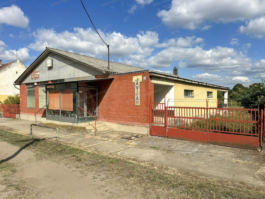 Tompa, 284 nm-es áruház eladó