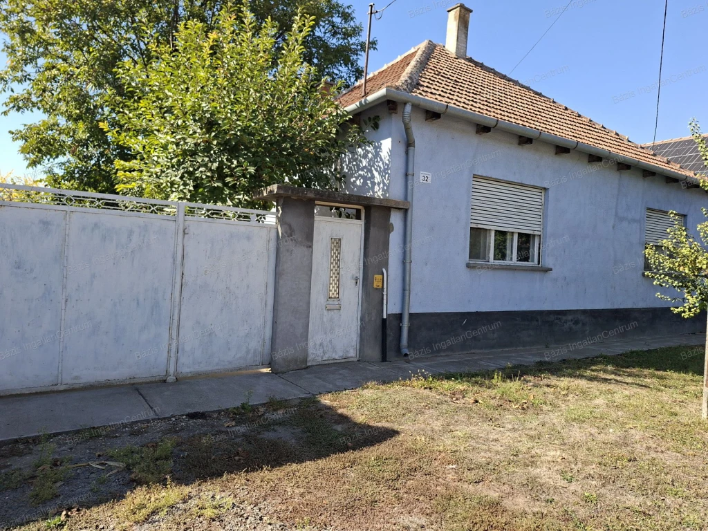 Bácsalmás újvárosi részén háromszobás családi ház eladó