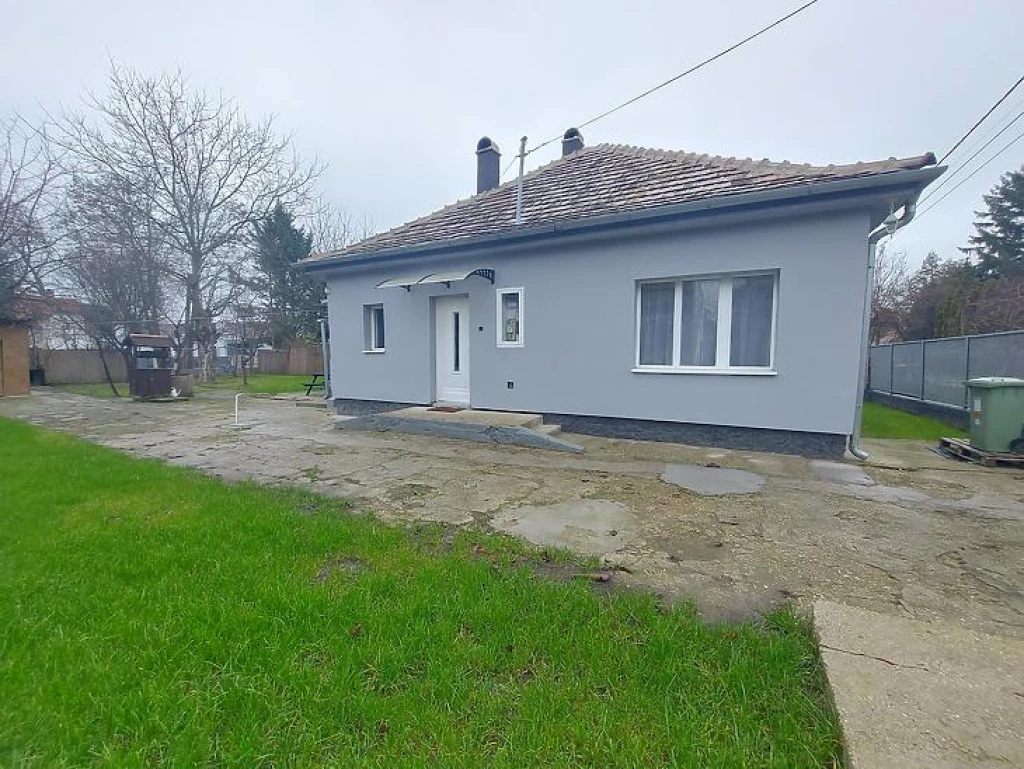 Eladó családi ház, Göd