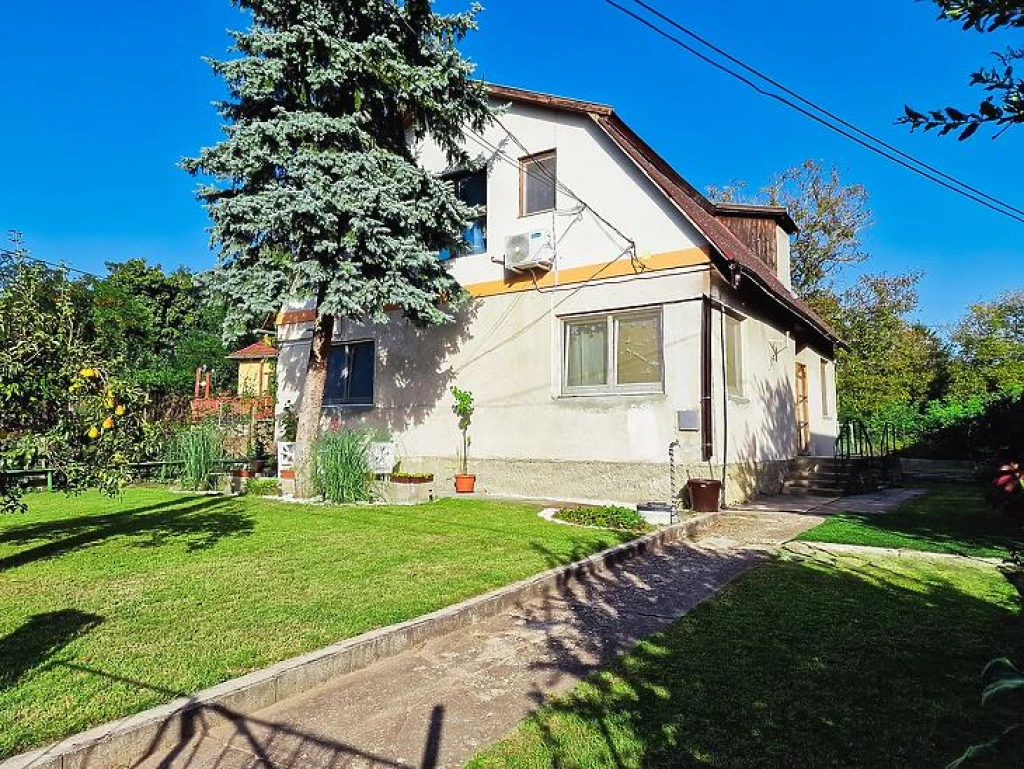 Eladó családi ház, Göd