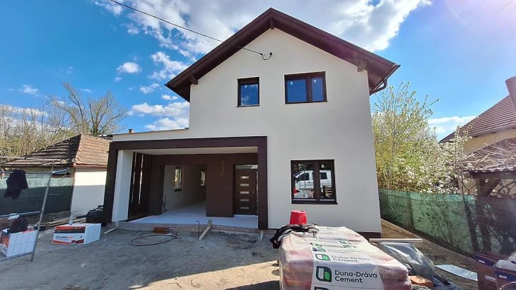 Eladó családi ház, Göd