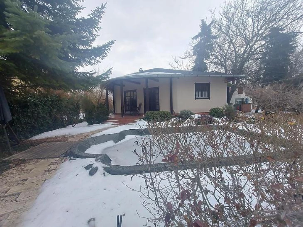 Eladó családi ház, Göd