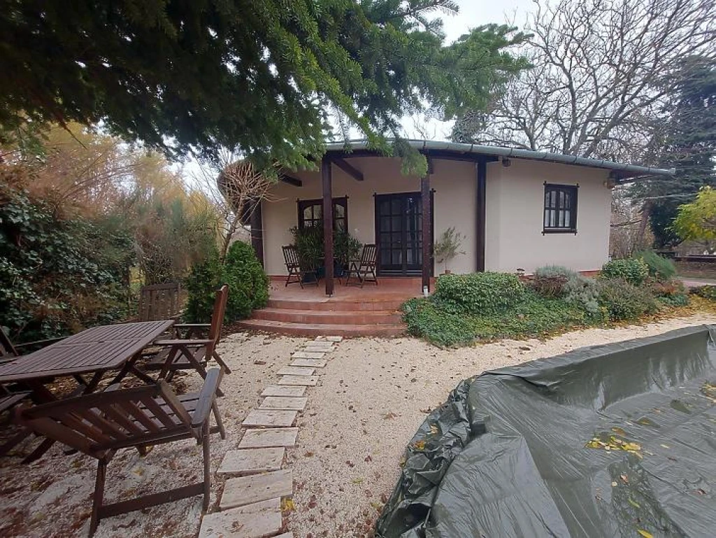 Eladó családi ház, Göd