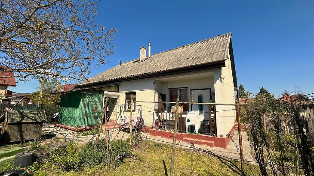 Eladó családi ház, Göd