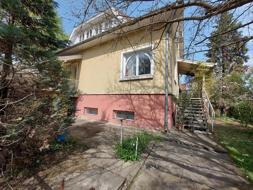 Eladó családi ház, Göd