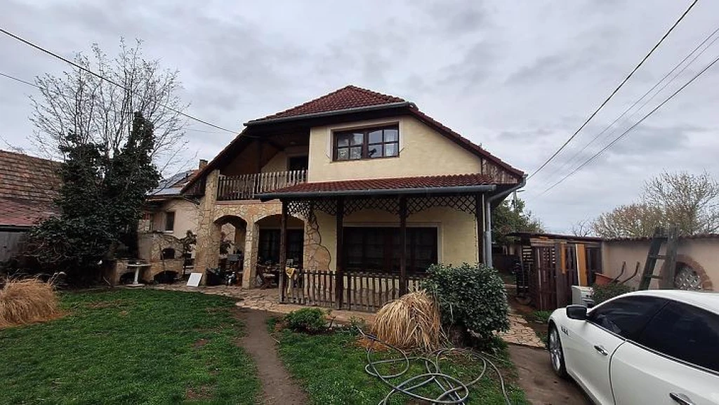 c3-1-name c2-1-name, Göd