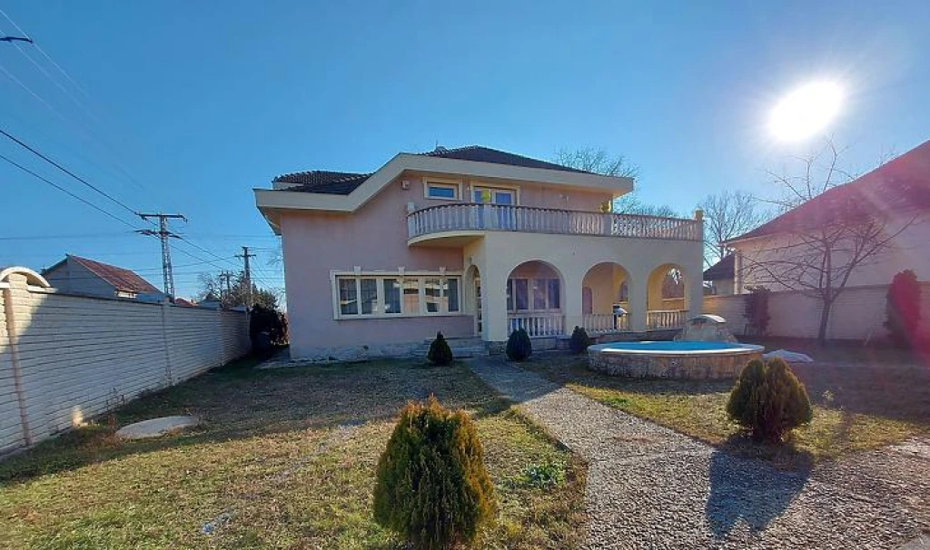 Eladó családi ház, Göd