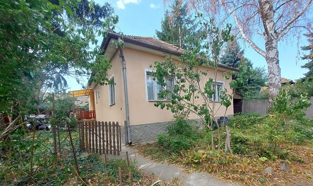 Eladó családi ház, Göd