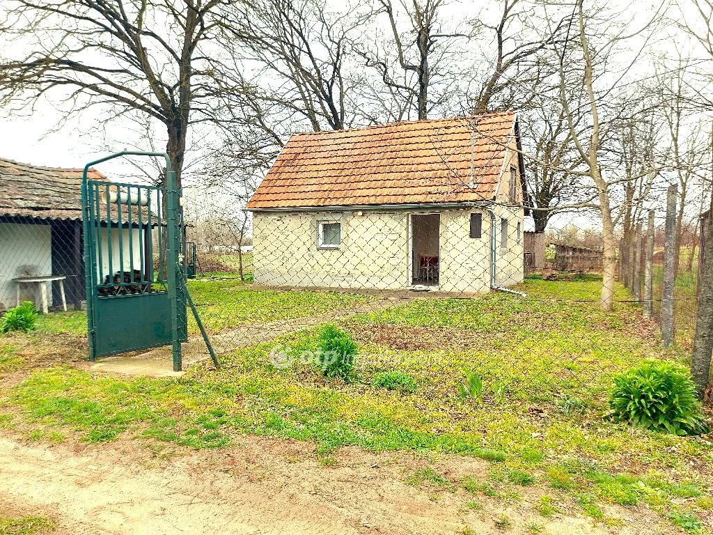 For sale house with a garden, Kecskemét