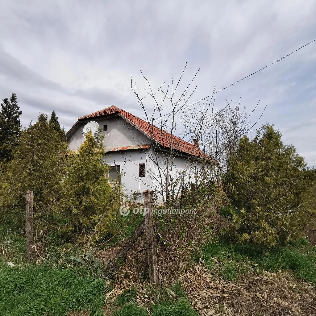 For sale house with a garden, Kardos