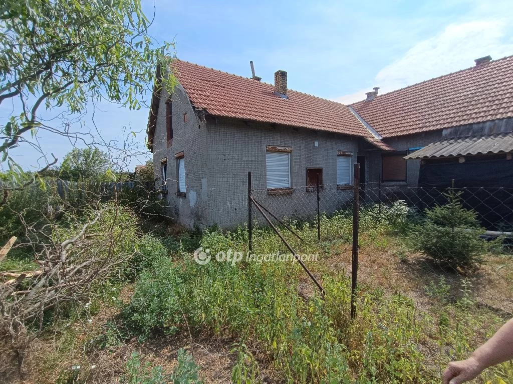 For sale terraced house, Cegléd