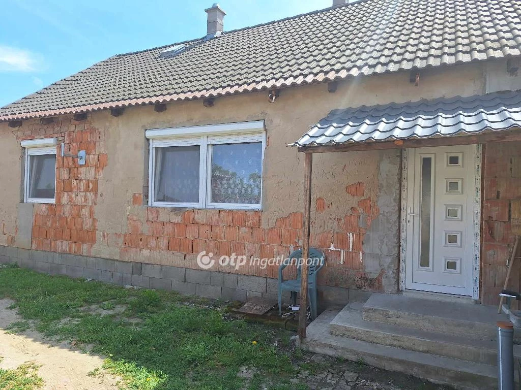 For sale semi-detached house, Tiszaföldvár