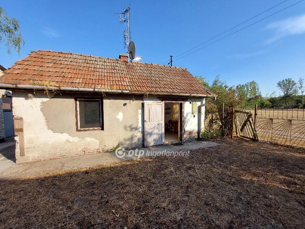 For sale house with a garden, Nyársapát