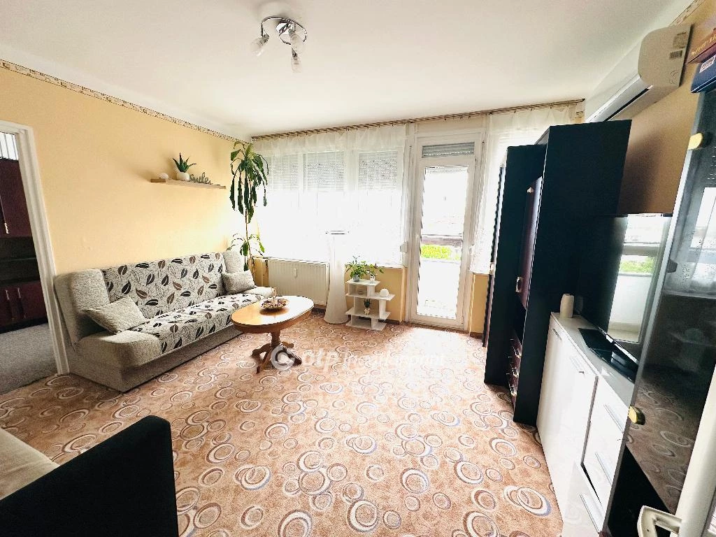 For sale panel flat, Szolnok