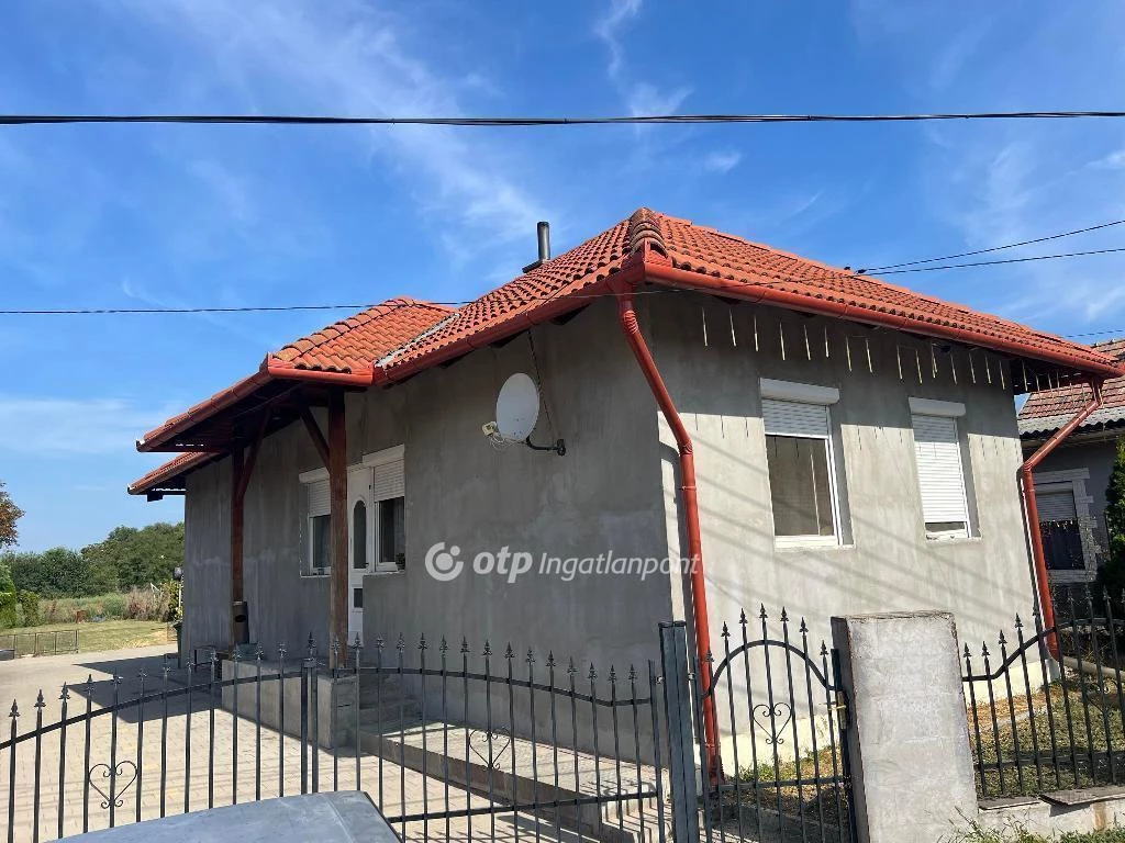 For sale house, Abony