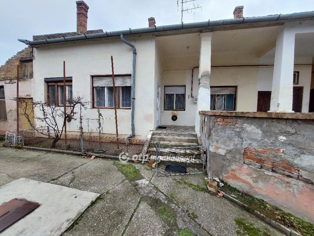 For sale brick flat, Csongrád